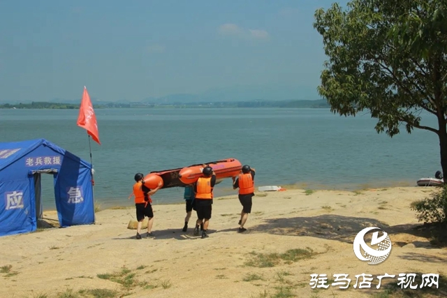 泌陽(yáng)縣公安部門開展防汛應(yīng)急救援演練
