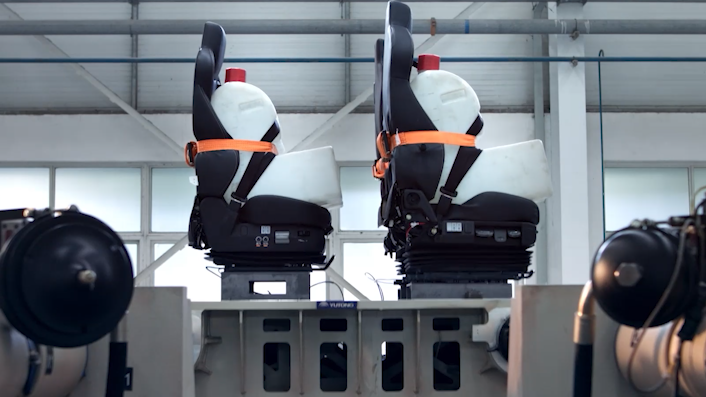 新能源汽車出口增3倍 外貿(mào)“新三樣”見證河南換道領(lǐng)跑|非主流數(shù)據(jù)里的經(jīng)濟脈動⑥