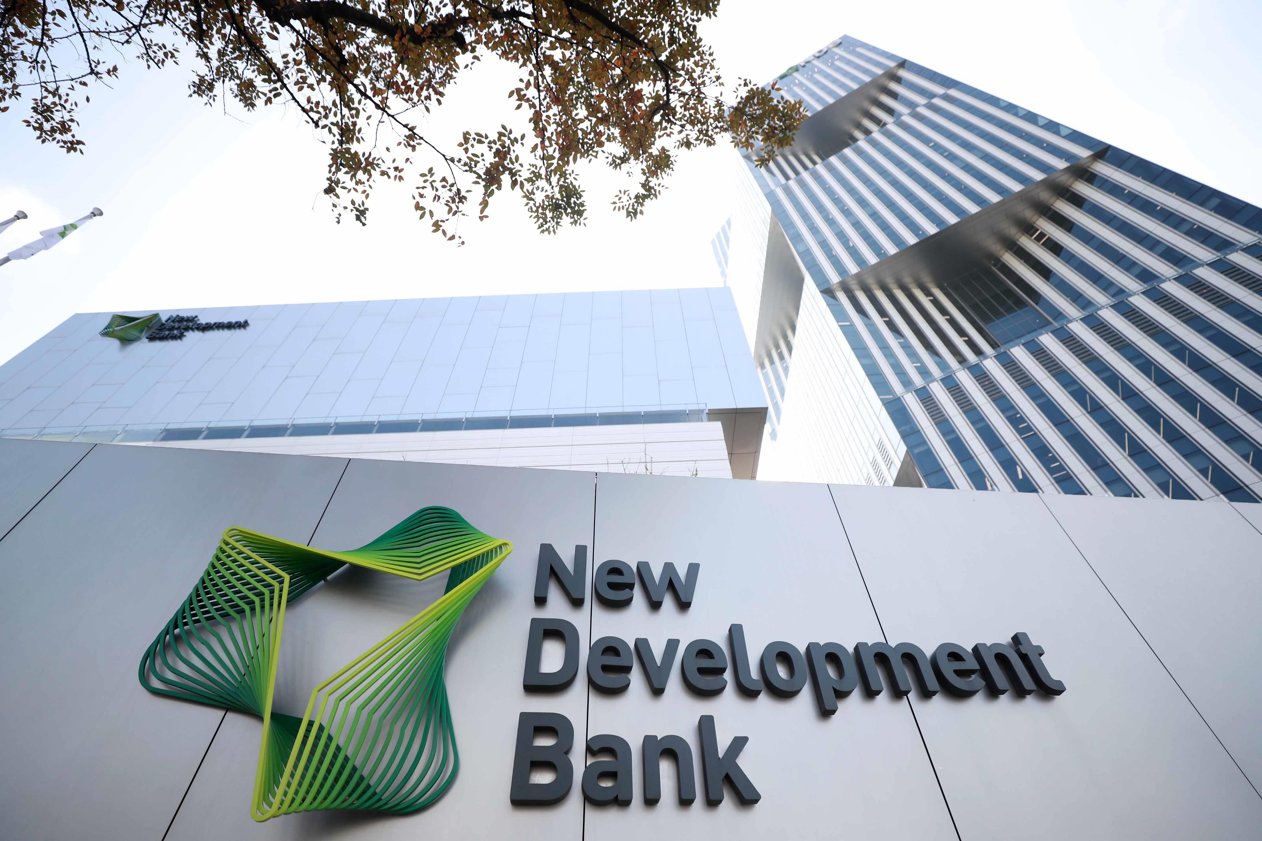 時政微觀察丨擦亮金磚，為了發(fā)展與和平