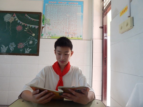 “新時(shí)代好少年”賀祉皓：同學(xué)有難就幫一把、扶一把 把愛心傳遞下去