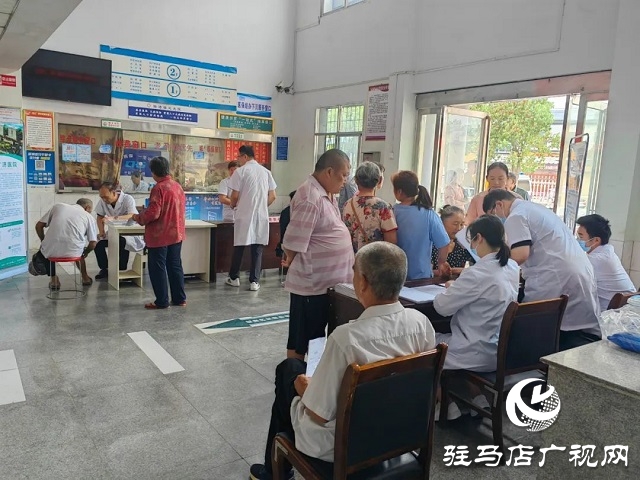  駐馬店市紅十字協(xié)會(huì)攜手武漢亞洲心臟病醫(yī)院、駐馬店廣濟(jì)醫(yī)院心臟中心專家深入泌陽(yáng)縣賒灣鎮(zhèn)送健康