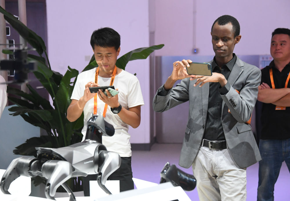 開放引領(lǐng)發(fā)展 合作共贏未來(lái)——習(xí)近平主席向2023年中國(guó)國(guó)際服務(wù)貿(mào)易交易會(huì)全球服務(wù)貿(mào)易峰會(huì)的致辭彰顯中國(guó)開放合作信心