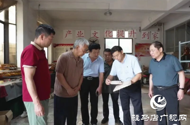 駐馬店市書畫研究院書畫家走進確山手工提琴制作協(xié)會采風(fēng)
