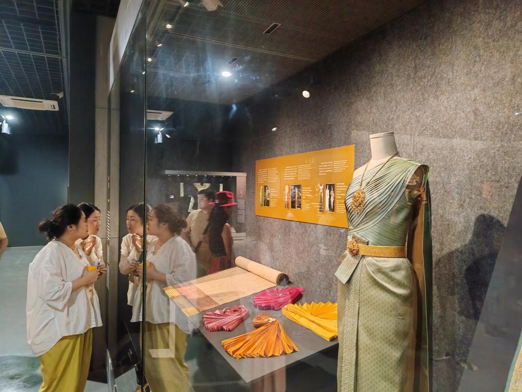 亞洲服飾展亮相杭州：霓裳五彩，東方貢獻(xiàn)
