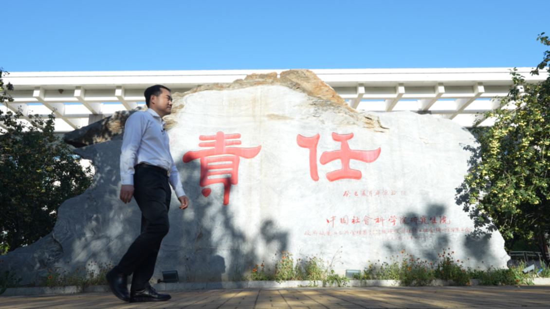 開(kāi)學(xué)第一課丨【總書(shū)記的教書(shū)育人觀】弘揚(yáng)尊師重教的社會(huì)風(fēng)尚 促進(jìn)優(yōu)秀教師長(zhǎng)期從教、終身從教