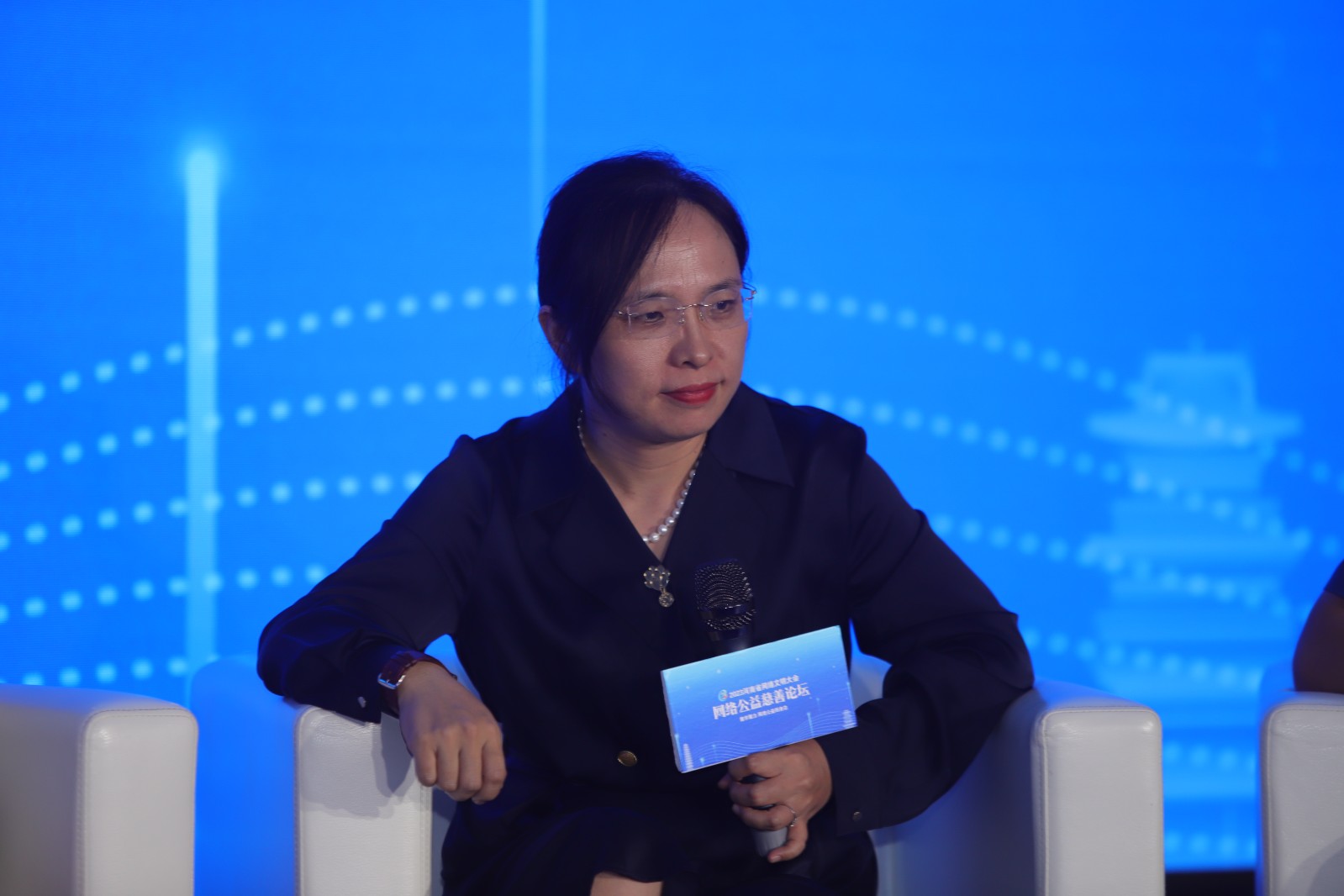 讓溫度從“指尖”走向“心間” “圓桌對(duì)話”建言網(wǎng)絡(luò)公益高質(zhì)量發(fā)展