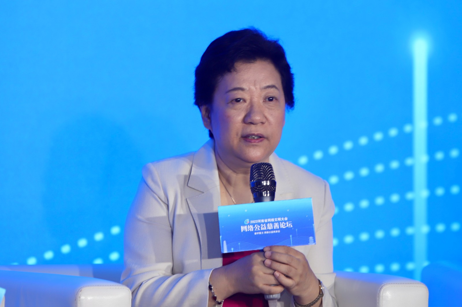 讓溫度從“指尖”走向“心間” “圓桌對(duì)話”建言網(wǎng)絡(luò)公益高質(zhì)量發(fā)展