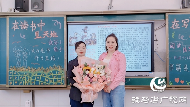 駐馬店市實驗小學(xué)六五班:開展沁潤書香伴我成長 與作家面對面活動