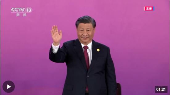 獨(dú)家視頻丨全場沸騰！習(xí)近平向中國體育代表團(tuán)揮手致意