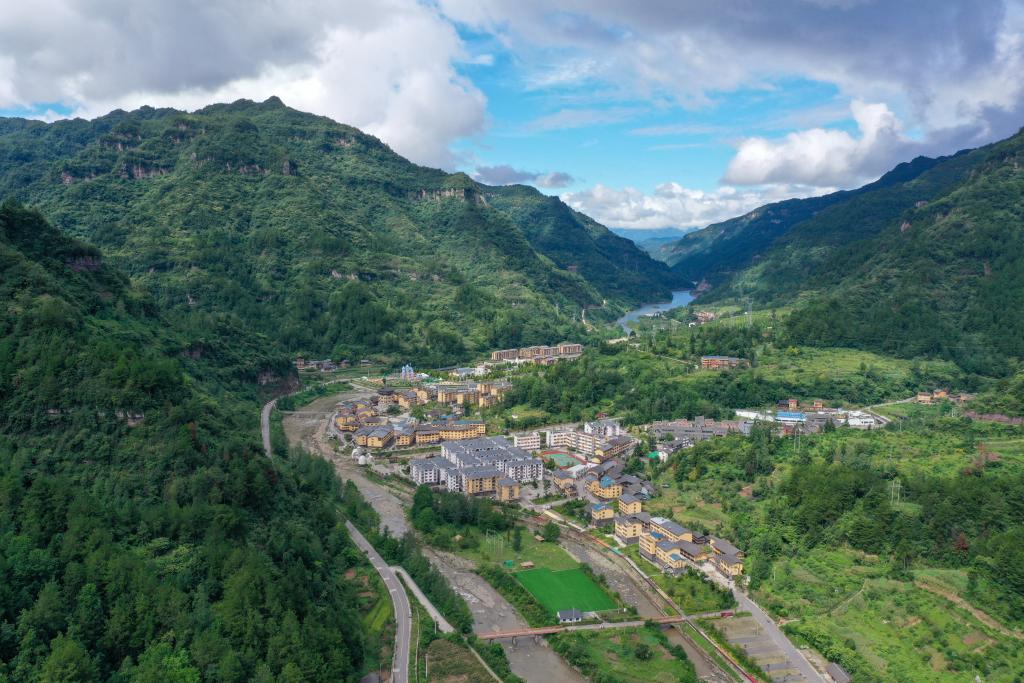 新時(shí)代新征程新偉業(yè)·習(xí)近平總書記關(guān)切事丨奔跑吧，我的村寨——重慶華溪村蹲點(diǎn)調(diào)研筆記