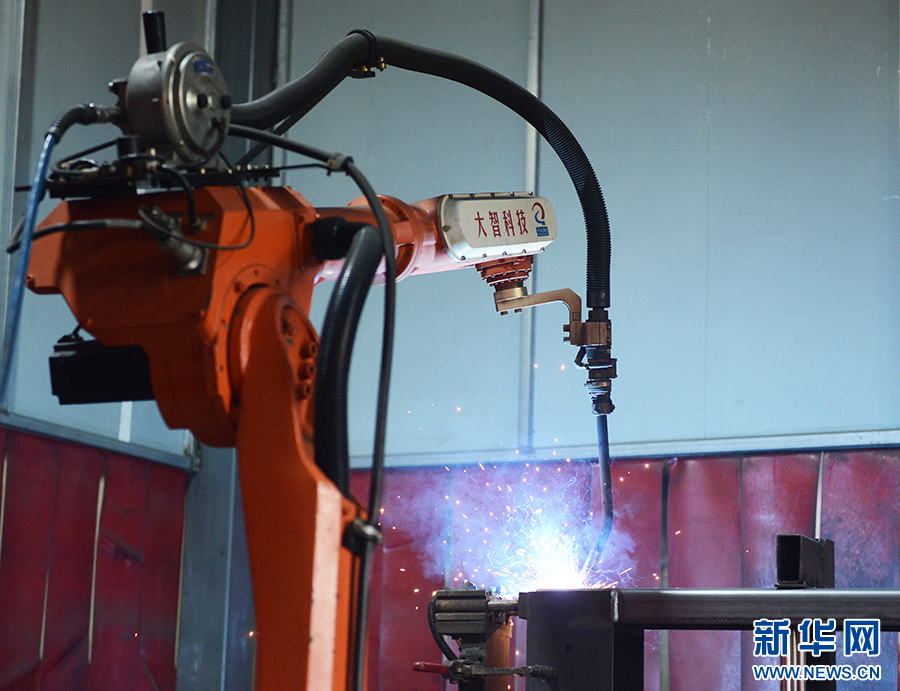 河南許昌:數(shù)字化生產(chǎn)賦能企業(yè)“制造”變“智造”