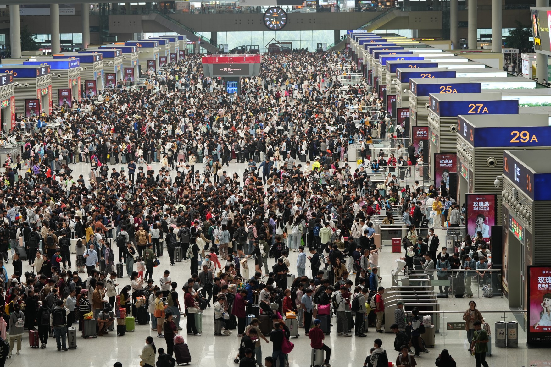 人從眾！國鐵集團(tuán)鄭州局9月29日開行列車1301趟 其中加開臨客136趟