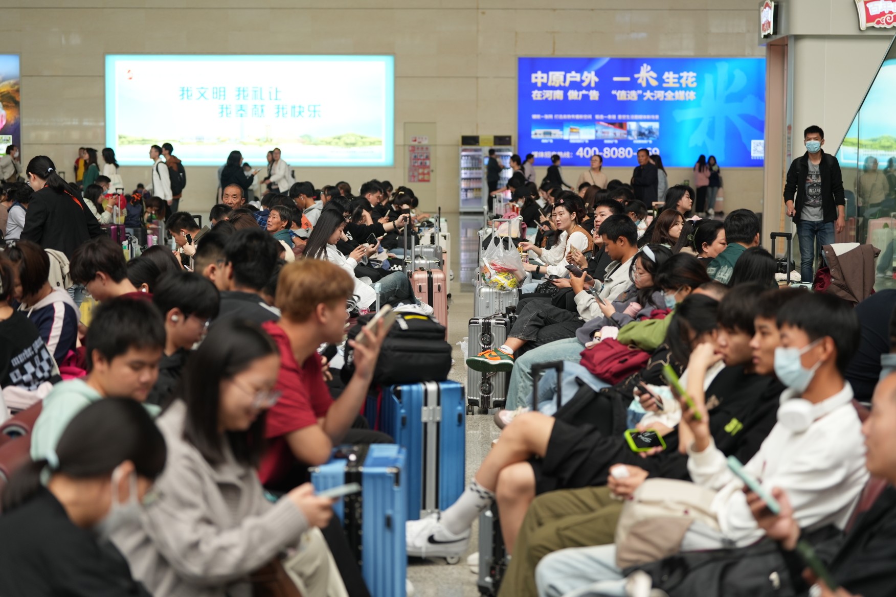 人從眾！國鐵集團(tuán)鄭州局9月29日開行列車1301趟 其中加開臨客136趟