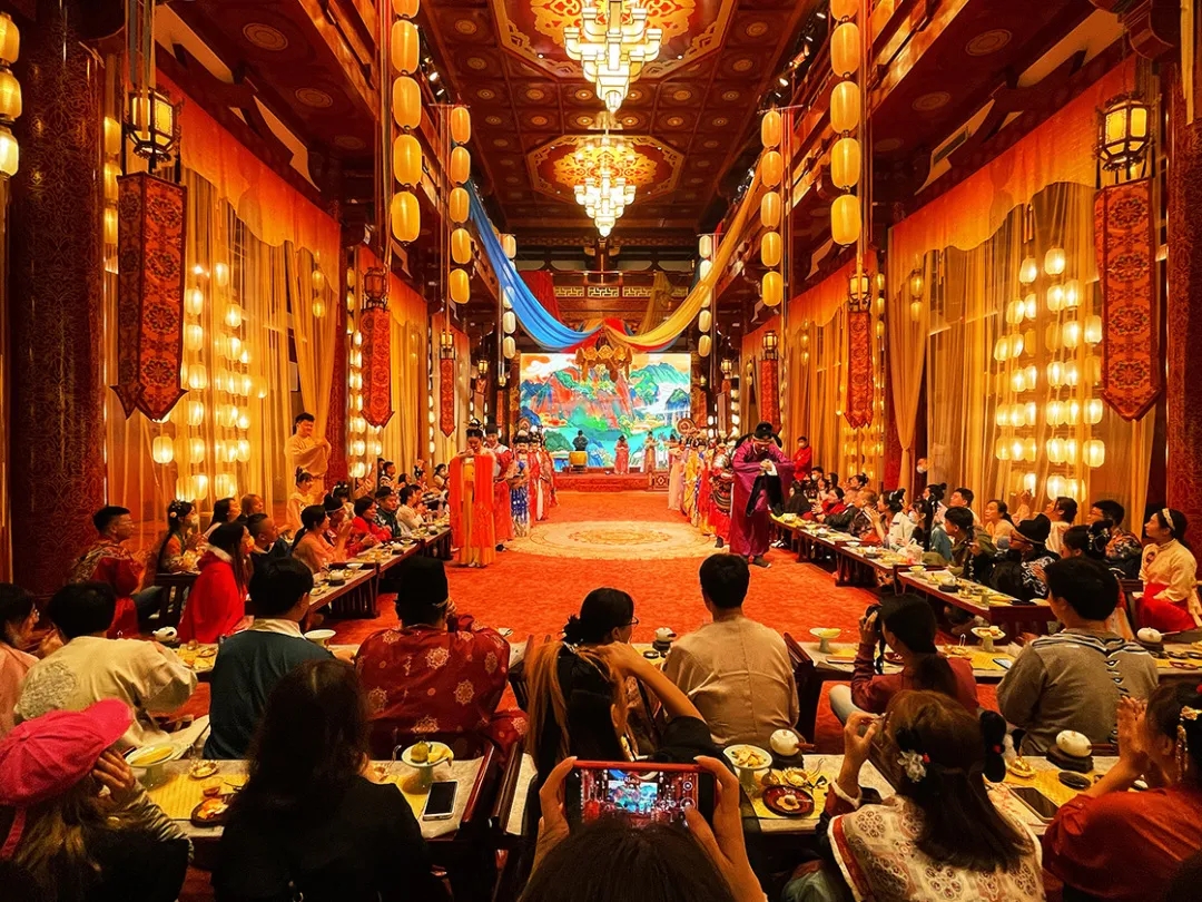 入戲洛陽(yáng)城，來(lái)一場(chǎng)穿越主題的城市漫步 | 國(guó)慶漫游Citywalk