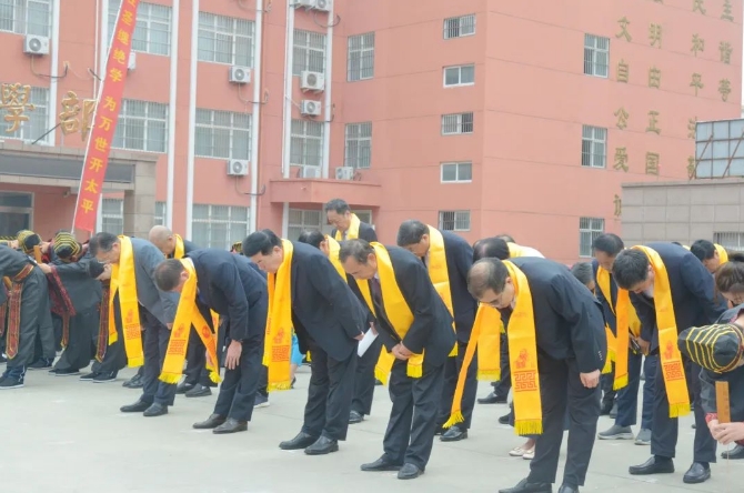 新蔡縣明英中學隆重舉行孔子誕辰2574周年紀念活動