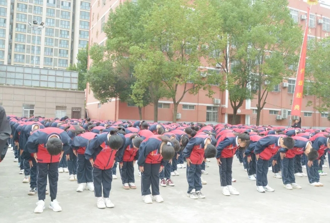 新蔡縣明英中學隆重舉行孔子誕辰2574周年紀念活動