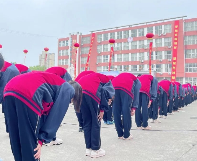 新蔡縣明英中學隆重舉行孔子誕辰2574周年紀念活動