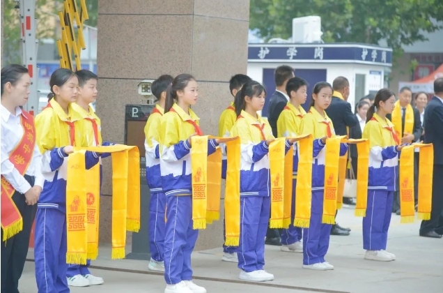 新蔡縣明英中學隆重舉行孔子誕辰2574周年紀念活動