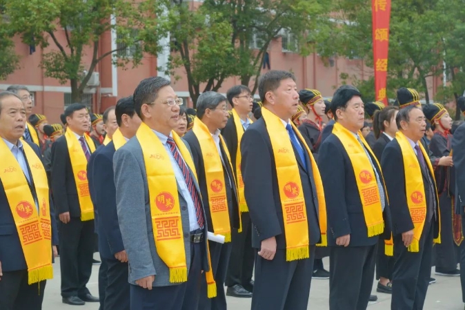 新蔡縣明英中學隆重舉行孔子誕辰2574周年紀念活動