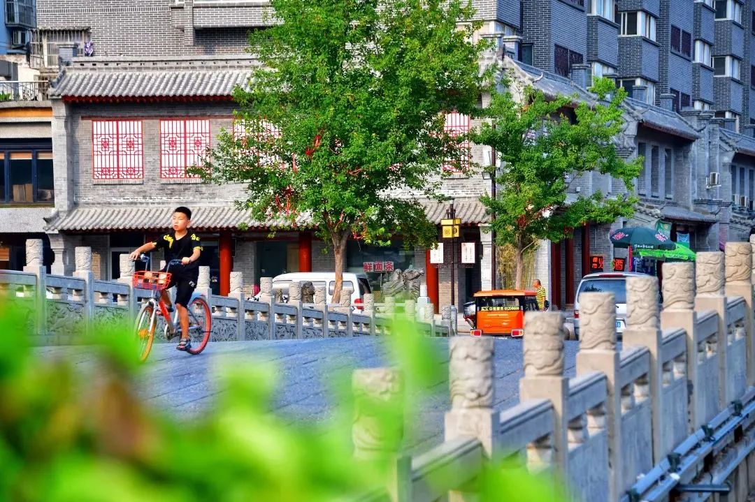 這屆年輕人為啥愛(ài)上City walk丨焦點(diǎn)網(wǎng)談