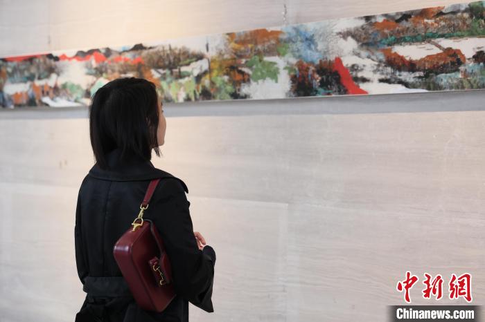 百名畫家創(chuàng)作百米長(zhǎng)卷 “羊城禮贊”主題美術(shù)展開(kāi)幕