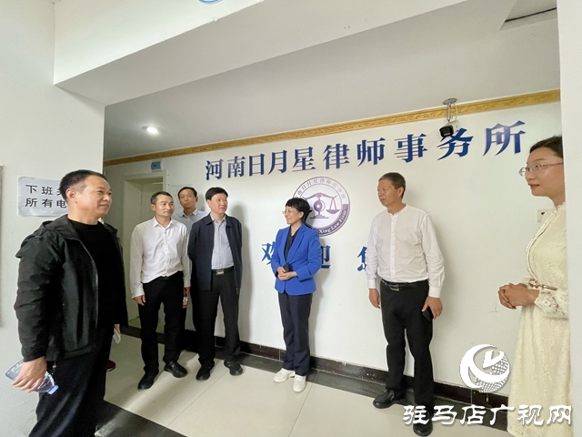 駐馬店市律師協(xié)會“尊師重道 感恩同行”2023年重陽節(jié)敬老愛老送法進(jìn)社區(qū)活動圓滿成功