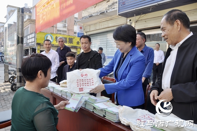駐馬店市律師協(xié)會“尊師重道 感恩同行”2023年重陽節(jié)敬老愛老送法進(jìn)社區(qū)活動圓滿成功