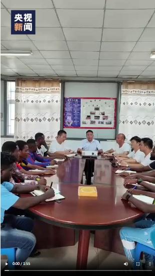 央媒觀豫丨河南80后在非洲給員工開會(huì)，一開口有那味了！