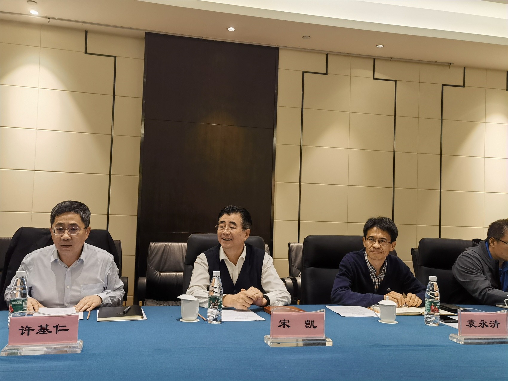 足協(xié)新領(lǐng)導(dǎo)班子集體亮相:把青訓(xùn)當(dāng)頭等大事來抓