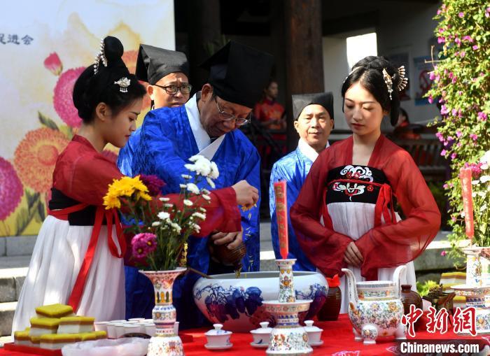 重陽節(jié)的小知識：為啥又叫菊花節(jié)？重陽糕長啥樣？
