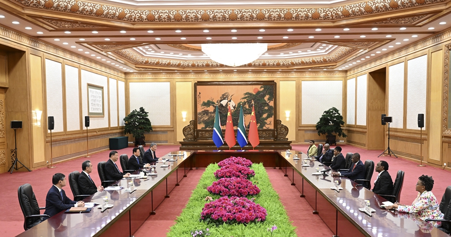 習(xí)近平會(huì)見(jiàn)南非副總統(tǒng)馬沙蒂萊