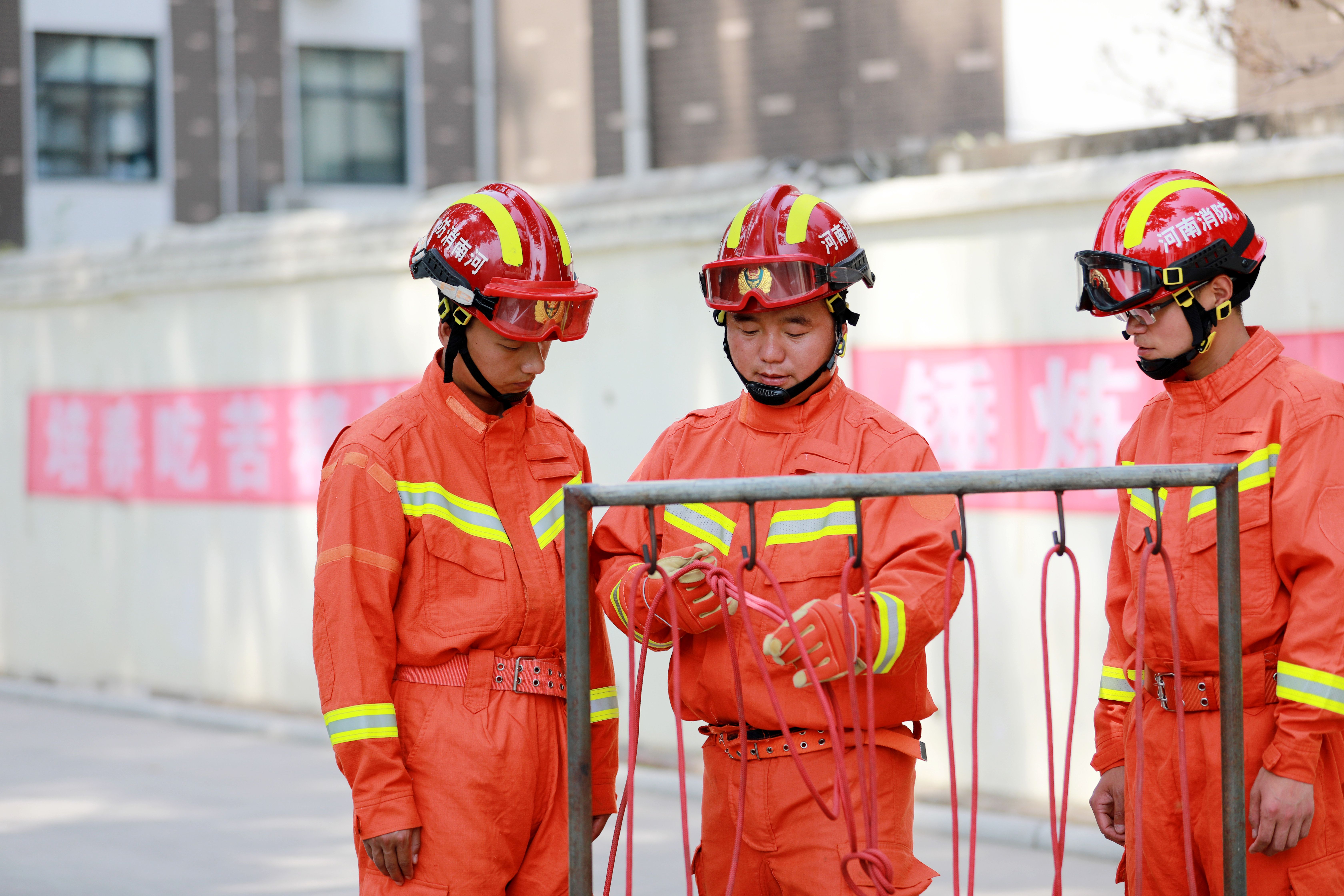 你好，119①丨從“橄欖綠”到“火焰藍” 十九年老消防的心愿是警鈴不響