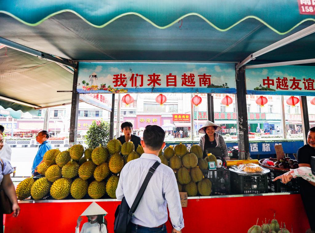 元首外交·心相近丨帶好貨、坐輕軌、通海關(guān)，感受中越經(jīng)貿(mào)合作的熱度 