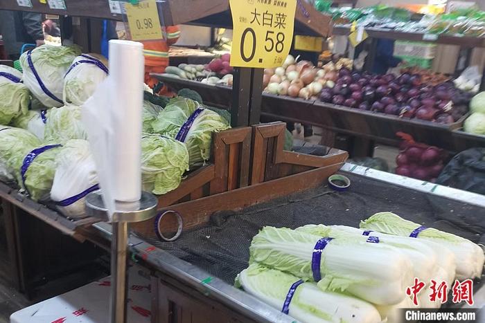 幾塊錢買一堆菜，今冬蔬菜為何跌出“白菜價(jià)”？