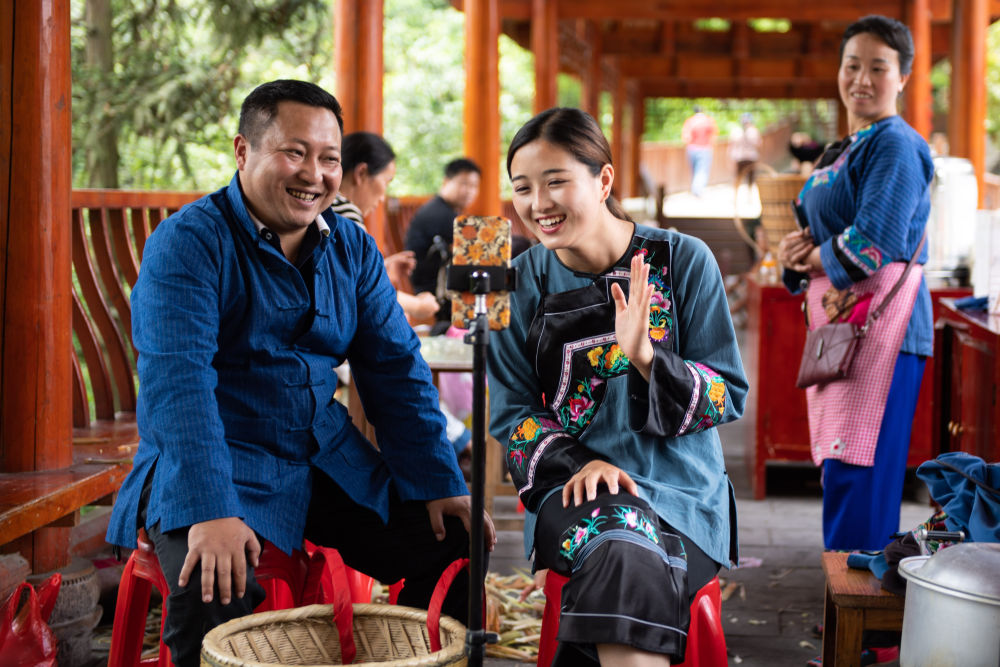 強(qiáng)國建設(shè)、民族復(fù)興的必由之路——以習(xí)近平同志為核心的黨中央引領(lǐng)新時(shí)代改革開放紀(jì)實(shí)