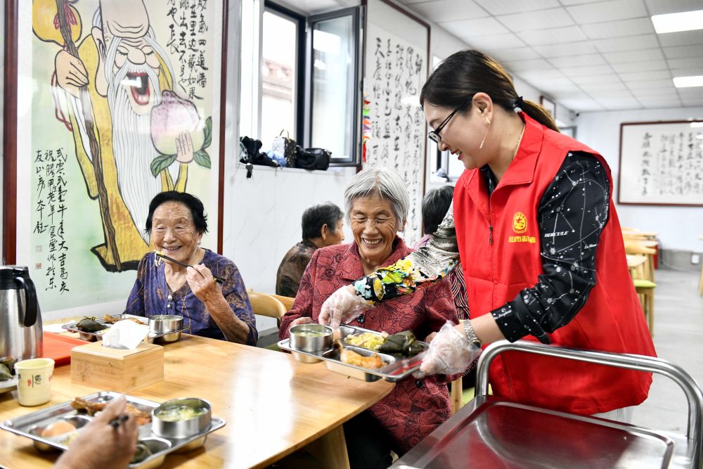 強(qiáng)國建設(shè)、民族復(fù)興的必由之路——以習(xí)近平同志為核心的黨中央引領(lǐng)新時(shí)代改革開放紀(jì)實(shí)