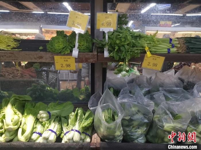 幾塊錢買一堆菜，今冬蔬菜為何跌出“白菜價(jià)”？