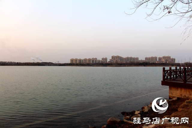 新蔡縣：西湖公園隆冬時(shí)節(jié)美如調(diào)色盤