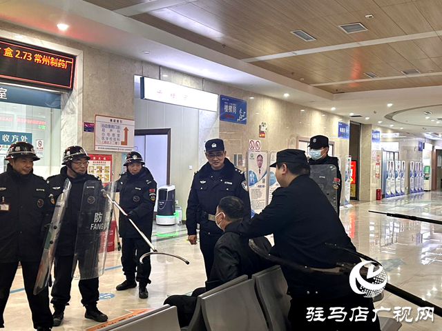 駐馬店市公安局開(kāi)發(fā)區(qū)分局開(kāi)展反恐普法宣傳