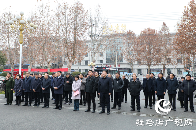 泌陽縣舉行“送溫暖、獻(xiàn)愛心”活動捐助儀式