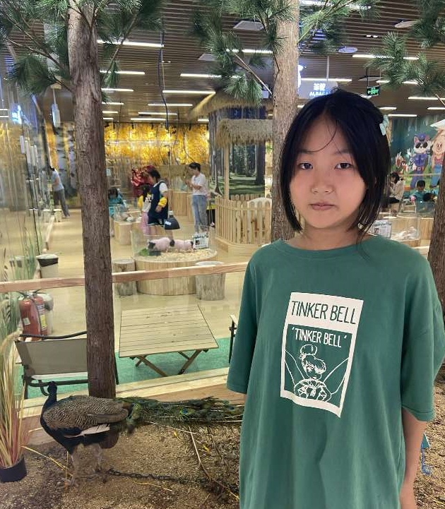 “我不嫌臟，就想幫幫你”，鄭州學(xué)生雪天徒手幫環(huán)衛(wèi)工裝垃圾感動(dòng)全網(wǎng)