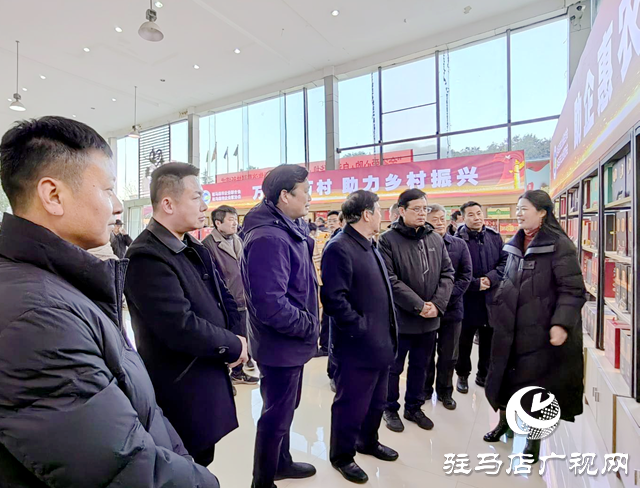 駐馬店市助企惠農(nóng)產(chǎn)品展銷中心揭牌暨“萬企興萬村”行動(dòng)啟動(dòng)儀式舉行