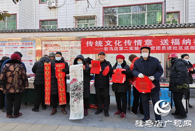 剪窗花、拓印門畫 駐馬店市第二實(shí)驗(yàn)小學(xué)文化大禮送群眾