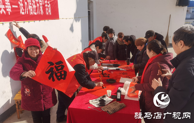 泌陽縣文聯(lián)、老體協(xié)舉辦“迎新年、寫春聯(lián)、送福千萬家”活動