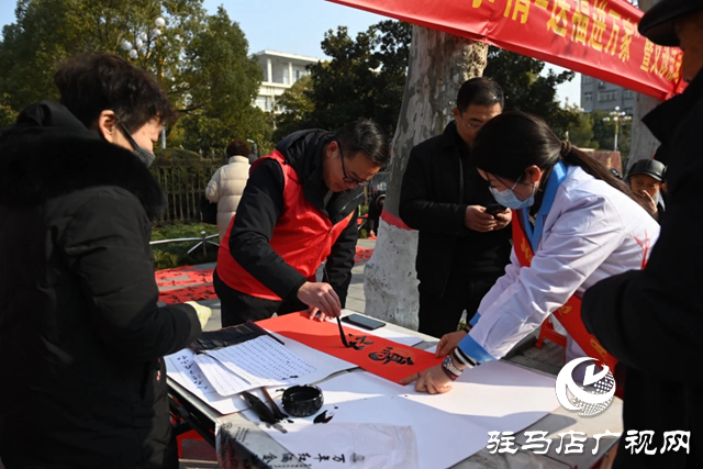 泌陽(yáng)縣文聯(lián)攜愛(ài)心企業(yè)開(kāi)展送福進(jìn)萬(wàn)家暨義診活動(dòng)