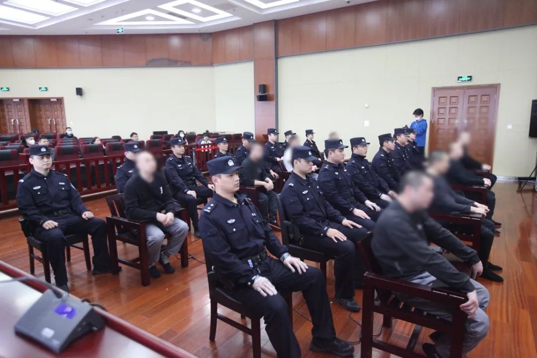 組團(tuán)盜挖光緒親爹醇親王墓葬，8人受審