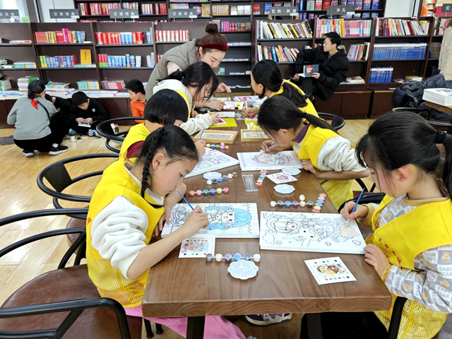 駐馬店市新華書店舉辦少年研學(xué)營活動(dòng)