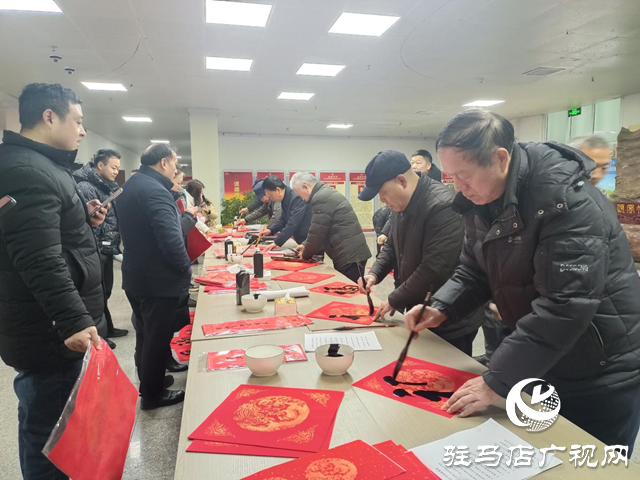 駐馬店市舉辦“百花迎新樂中原”文藝界義寫春聯(lián)活動(dòng)