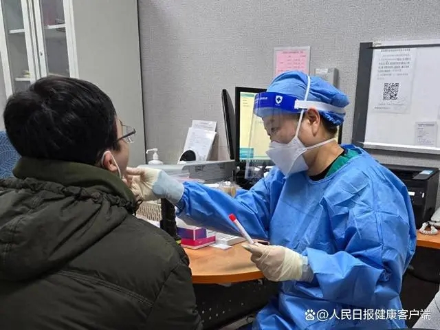 春節(jié)期間新冠病毒感染增加，專家提醒：重點(diǎn)人群需及時(shí)就醫(yī)