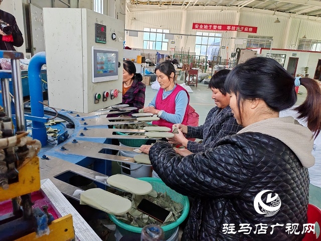平輿縣高楊店鎮(zhèn)陶樓村：制襪廠實(shí)現(xiàn)企業(yè)、村集體和村民“三贏”